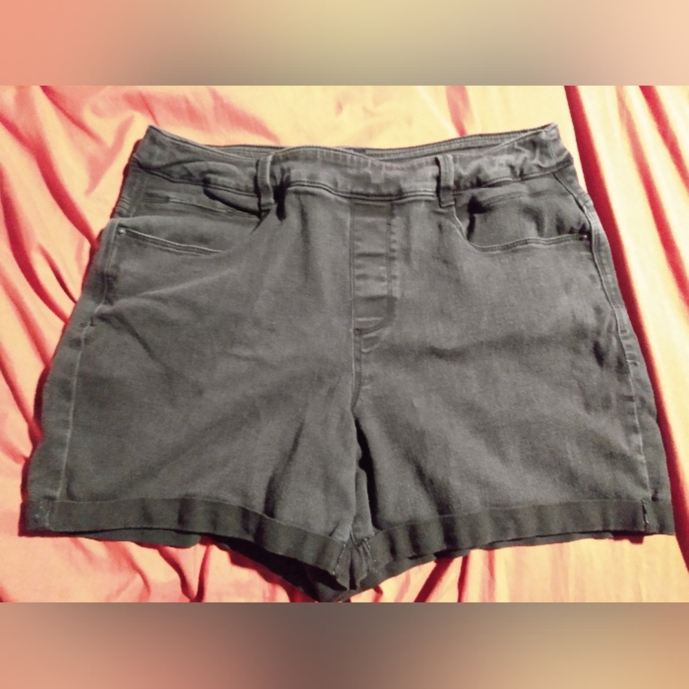 Black high waisted stretchy shorts